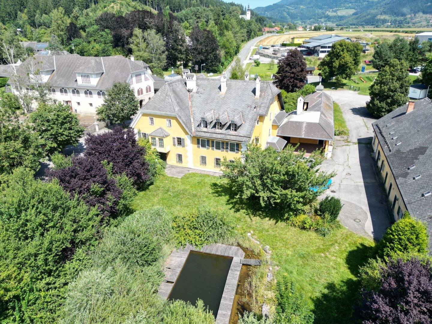 St. Veit an der Glan: Historisches Anwesen, großzügiges Herrenhaus in idyllischer Umgebung mit vielen Möglichkeiten!