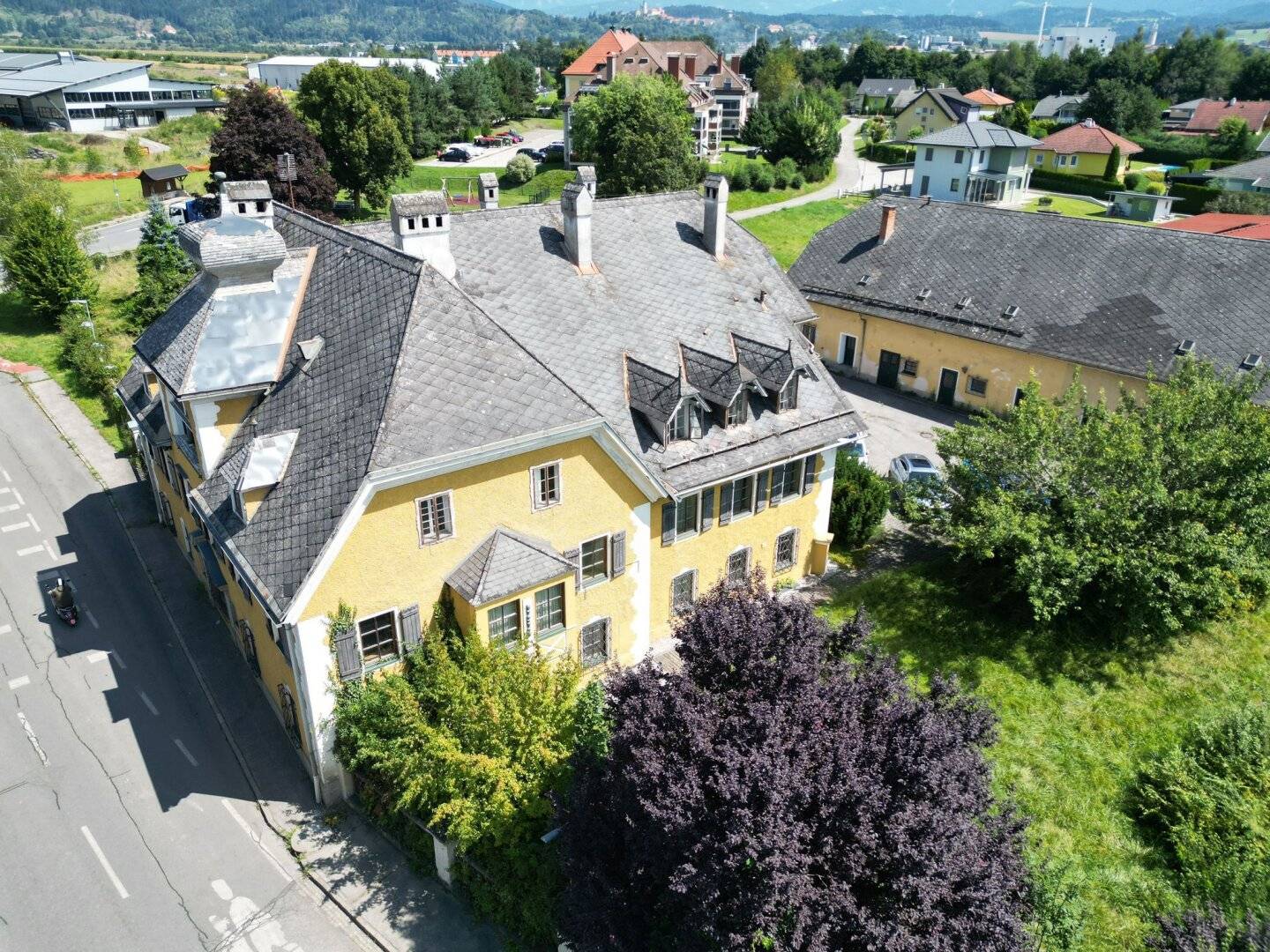 St. Veit an der Glan: Historisches Anwesen, großzügiges Herrenhaus in idyllischer Umgebung mit vielen Möglichkeiten!