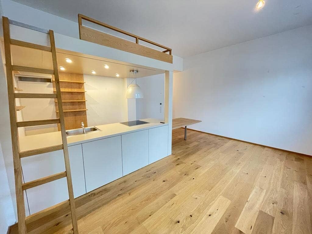 Top floor apartment near Naschmarkt U4