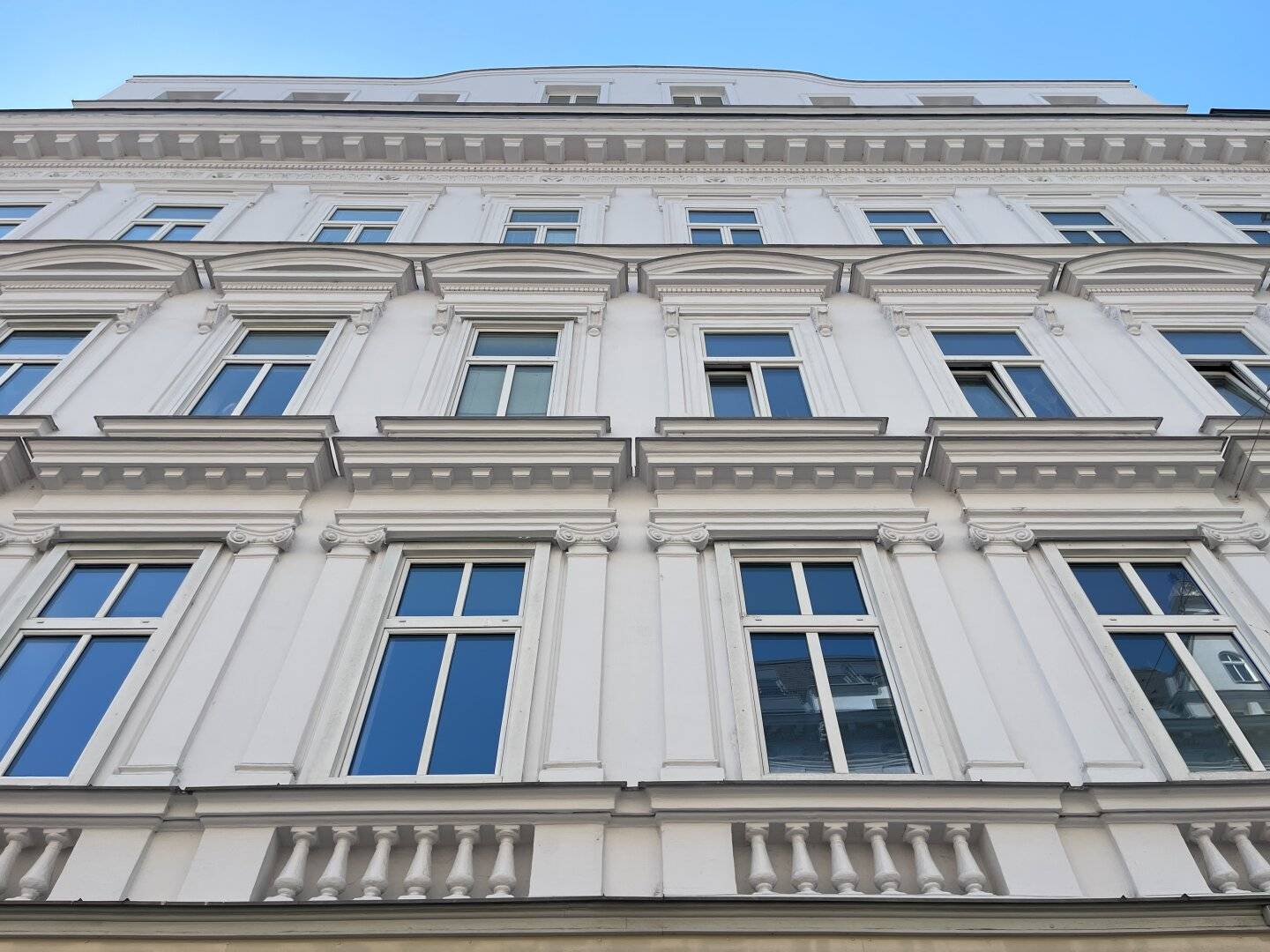 Top floor apartment near Naschmarkt U4