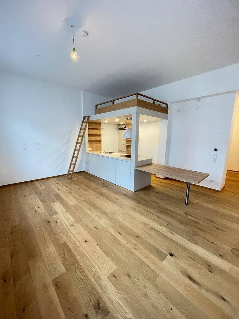 Top floor apartment near Naschmarkt U4