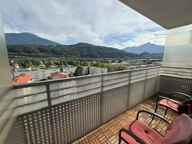 Sonnige, gut geschnittene 2-Zi. Dachgeschoßwohnung mit Balkon