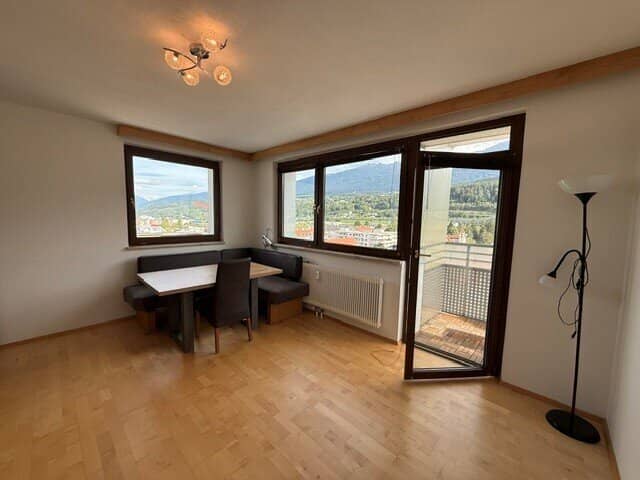 Sonnige, gut geschnittene 2-Zi. Dachgeschoßwohnung mit Balkon