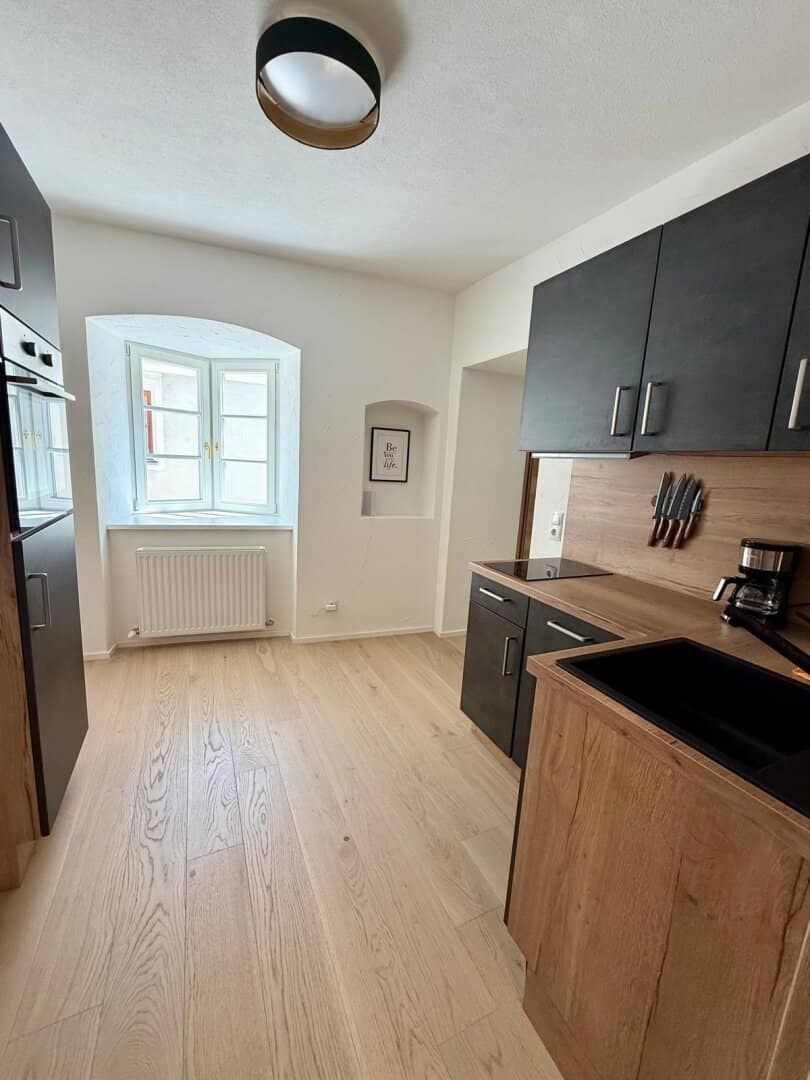 Wunderschöne 2-Zimmer-Wohnung in kernsaniertem Stadthaus in Top Lage