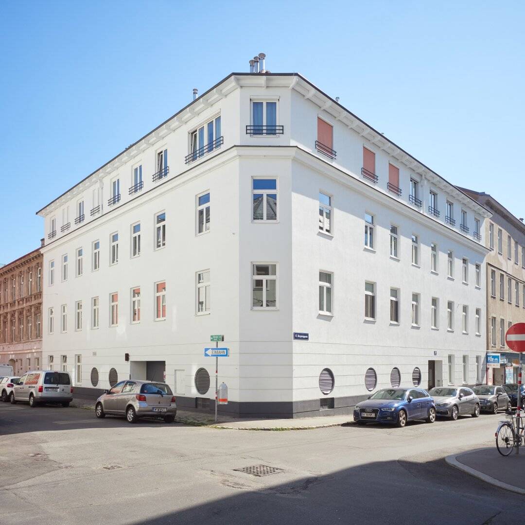 Old building apartment with lift in quiet area