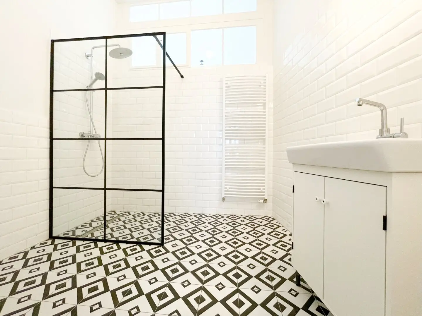 Apartment near Donaukanal and U3 Schlachthausgasse partially renovated