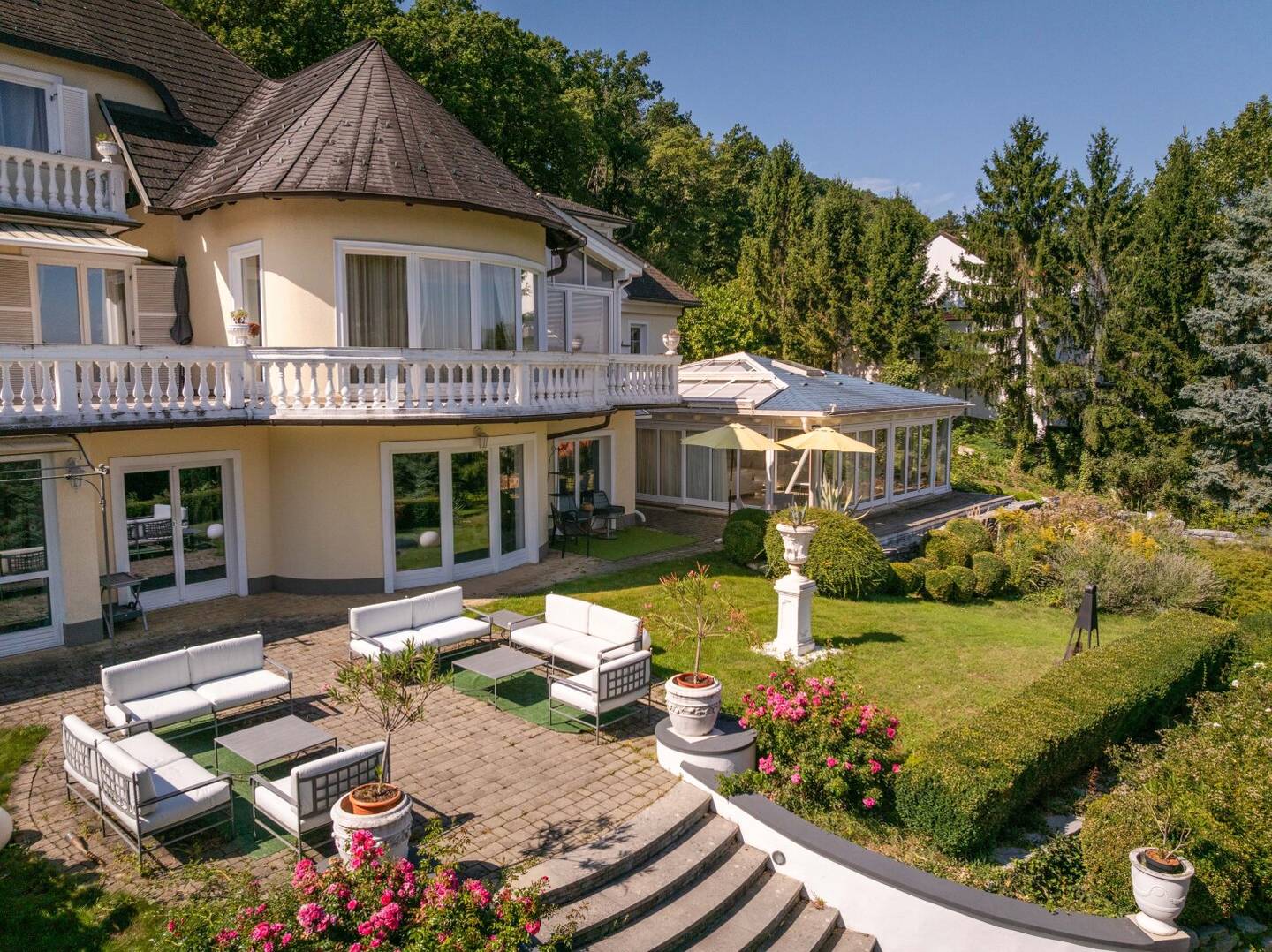Exklusive Luxusresidenz in Bad Sauerbrunn – 480 m² Wohnfläche, Indoor- & Outdoorpool, Wellness, Pavillon, Gästeeinheit & 3.766 m² Grundstück