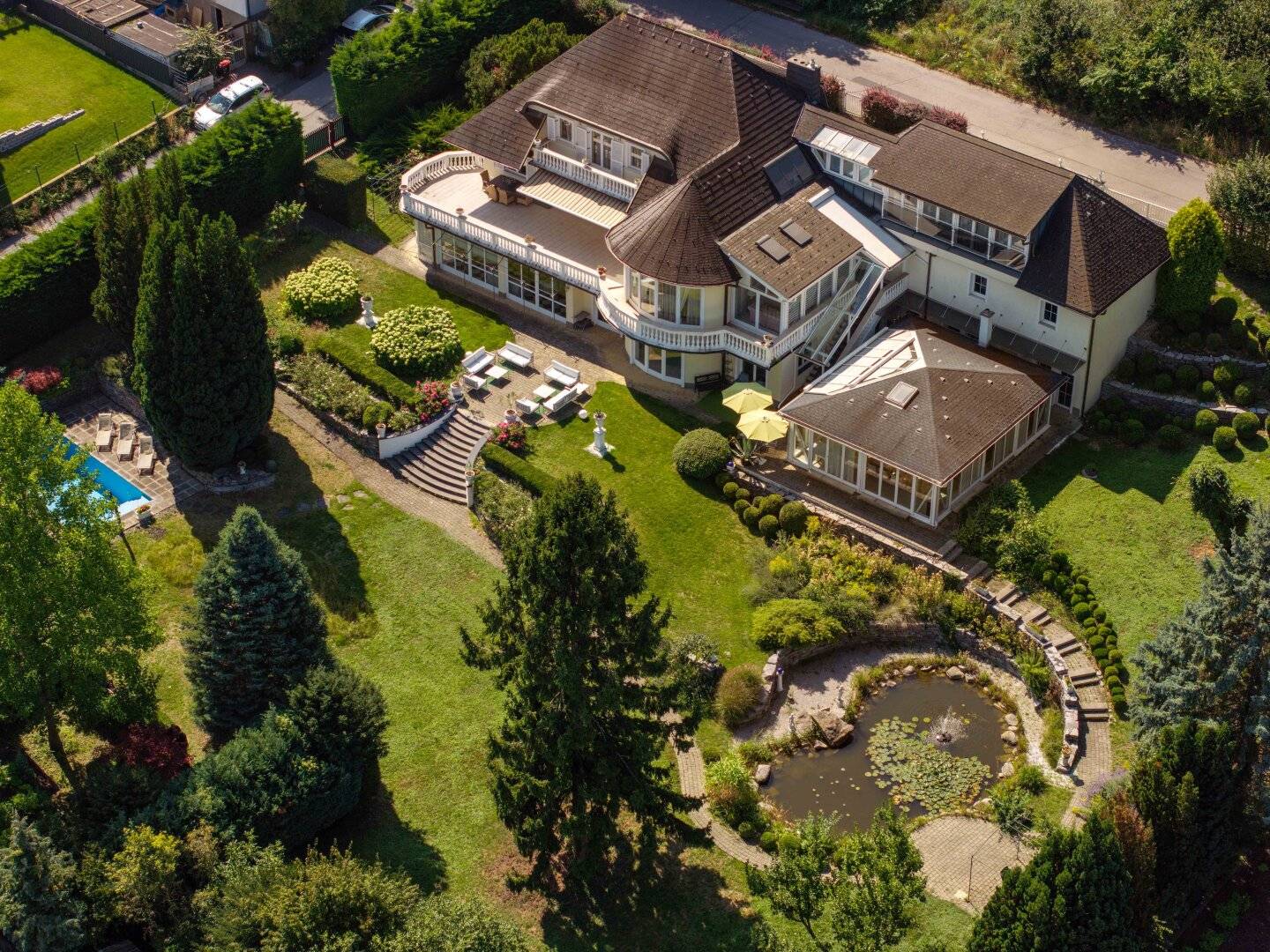 Exklusive Luxusresidenz in Bad Sauerbrunn – 480 m² Wohnfläche, Indoor- & Outdoorpool, Wellness, Pavillon, Gästeeinheit & 3.766 m² Grundstück