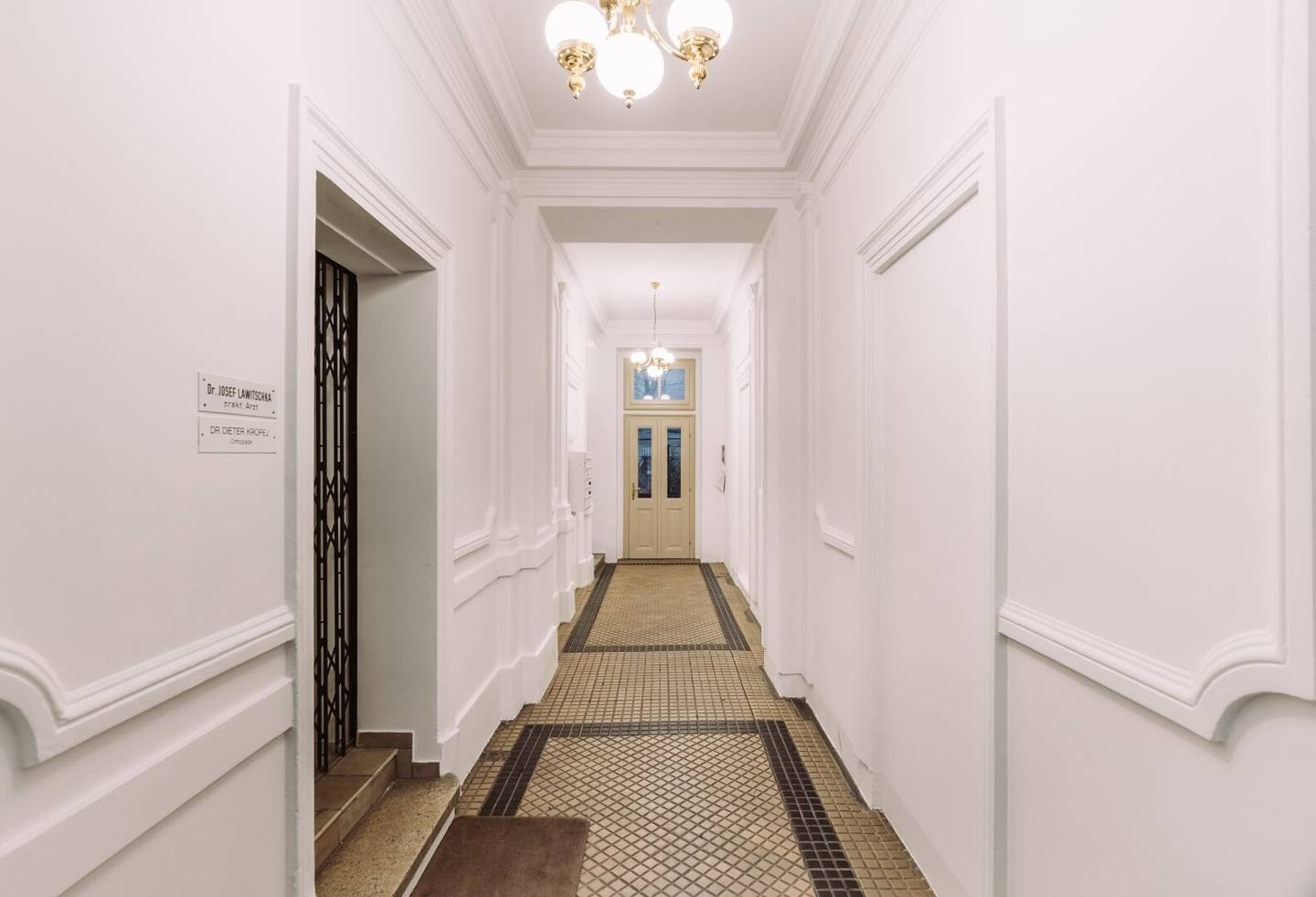 Dachgeschosswohnung mit Hofterrasse und Liftzugang