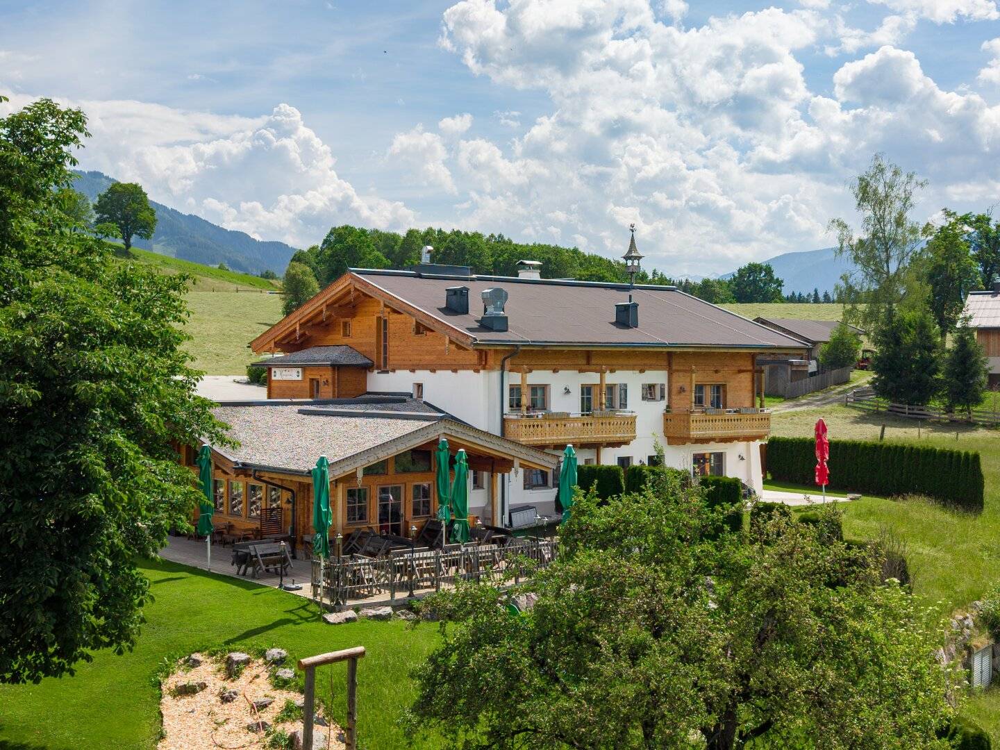 Einzigartiges Bauernhaus über dem Ritzensee – Pferdehaltung, verpachtete Gastronomie & Apartmentvermietung in bester Aussichtslage
