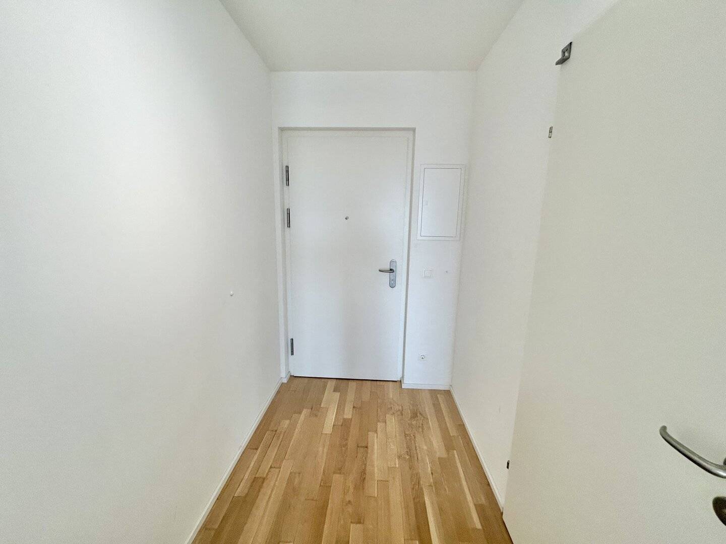 ab sofort verfügbar: moderne 1 Zimmer Wohnung im 18. OG
