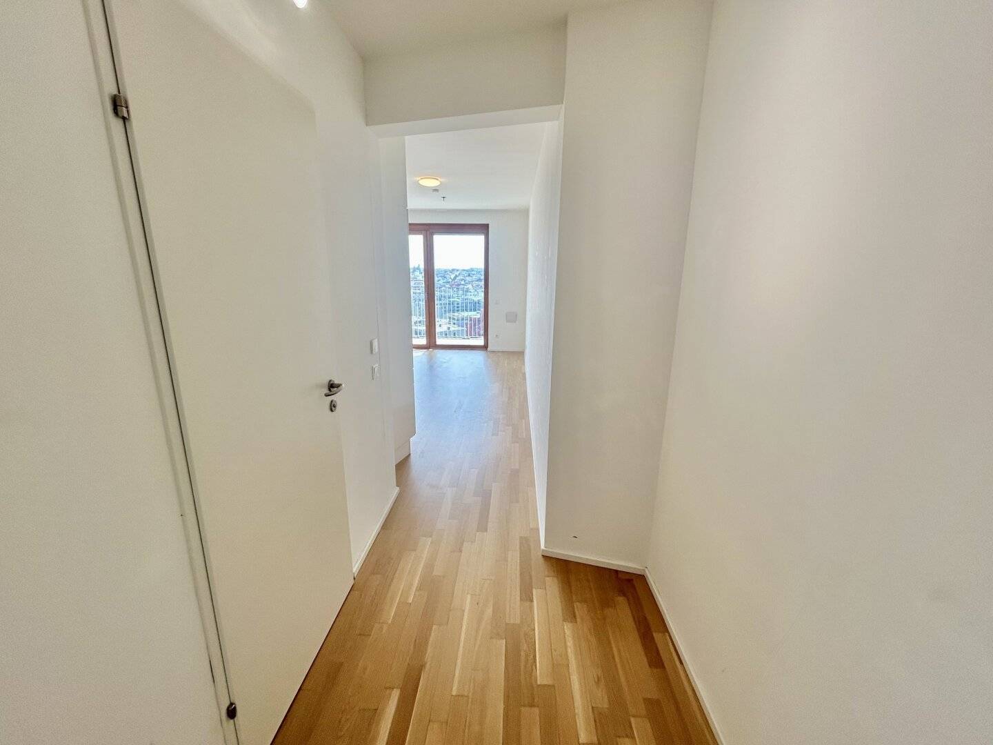 ab sofort verfügbar: moderne 1 Zimmer Wohnung im 18. OG
