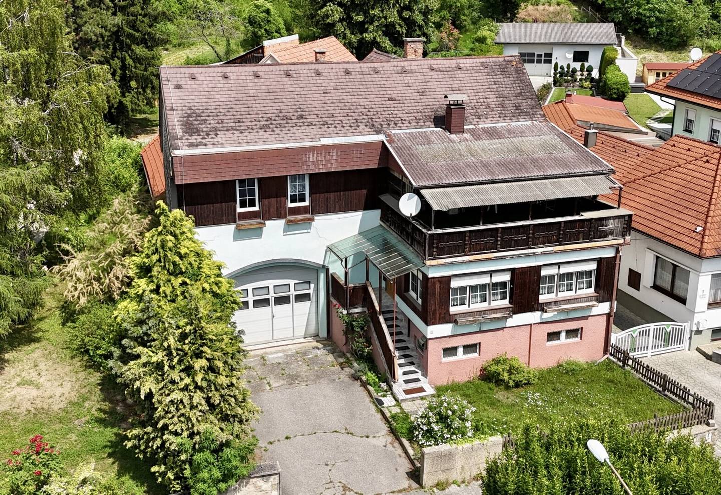 Ein Platz für große Träume: Haus mit großem Grundstück, Waldstück & Lagerhalle in Wiesen