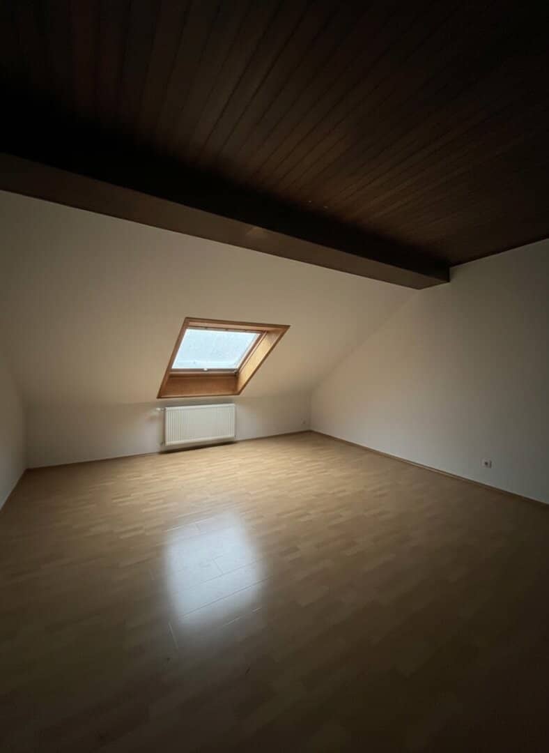 Nähe Dietrichsteinplatz: Schöne 4-Zimmerwohnung im DG