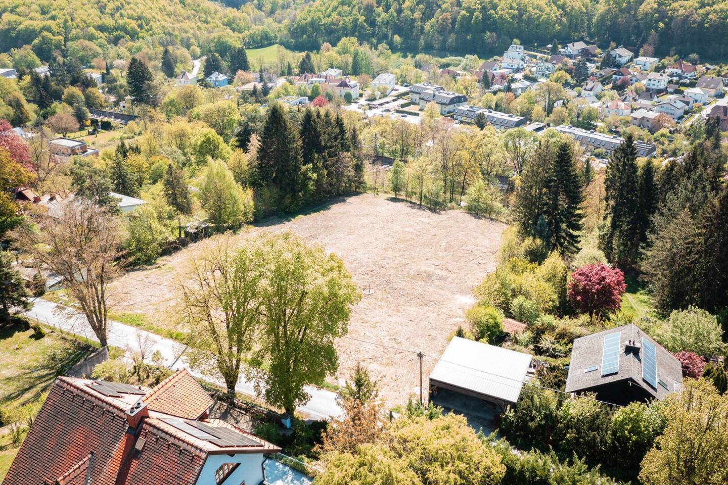 BAUGRUND MIT PERSPEKTIVE in sonniger Südhanglage – exklusives Grundstücksensemble