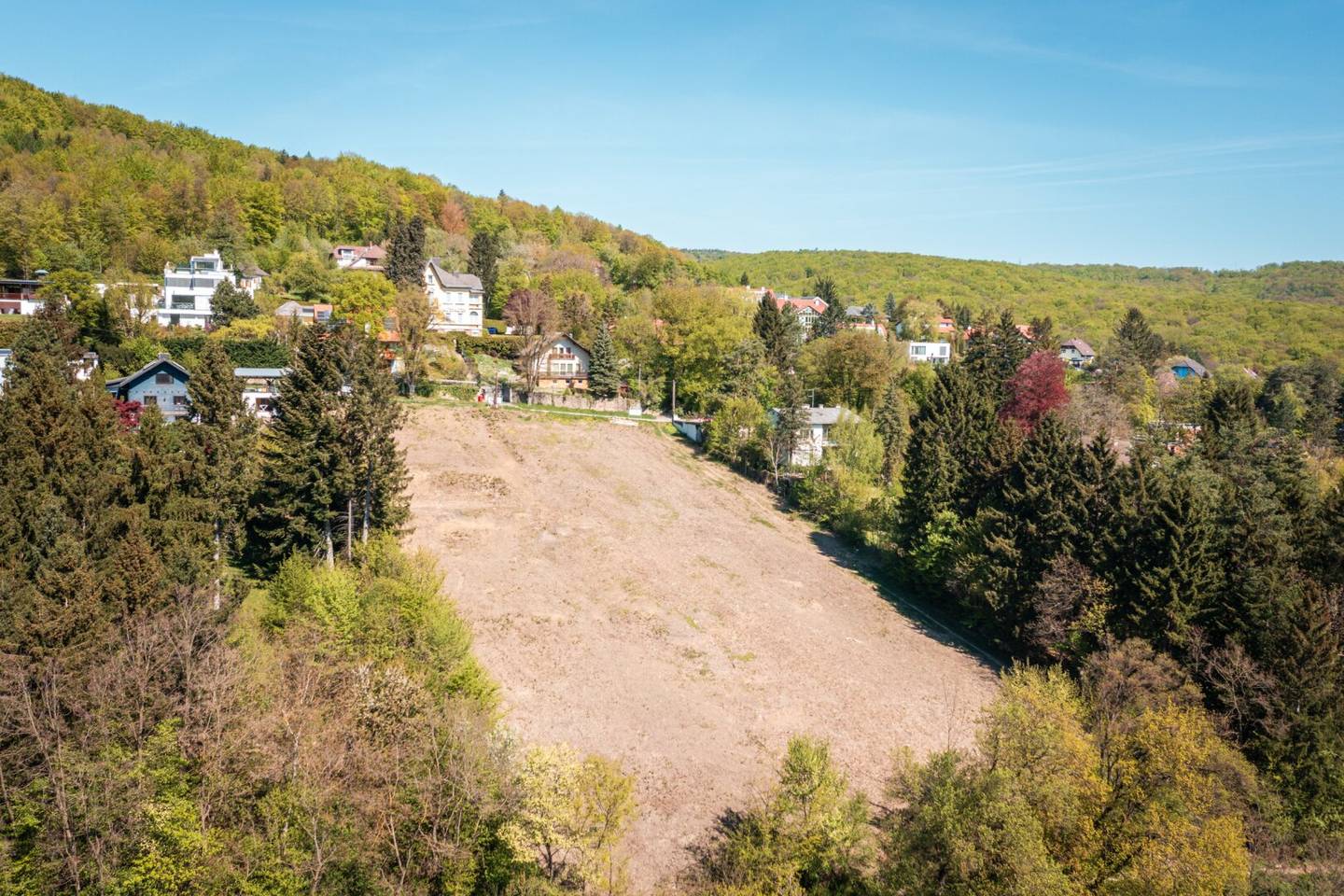 BAUGRUND MIT PERSPEKTIVE in sonniger Südhanglage – exklusives Grundstücksensemble