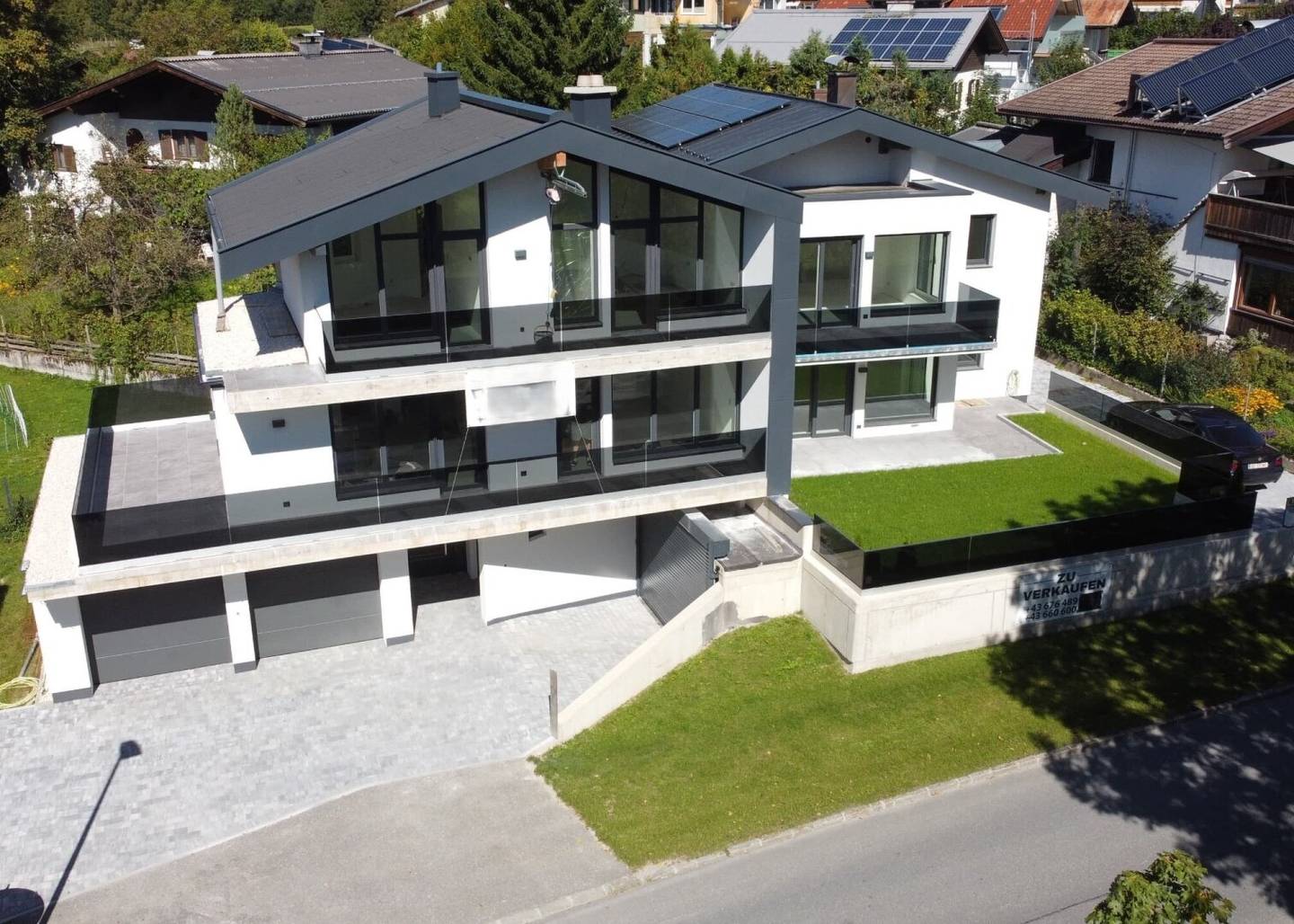 Moderne dreistöckige Wohnung mit Gartenanteil im Dreiparteienhaus in zentrumsnaher Lage!
