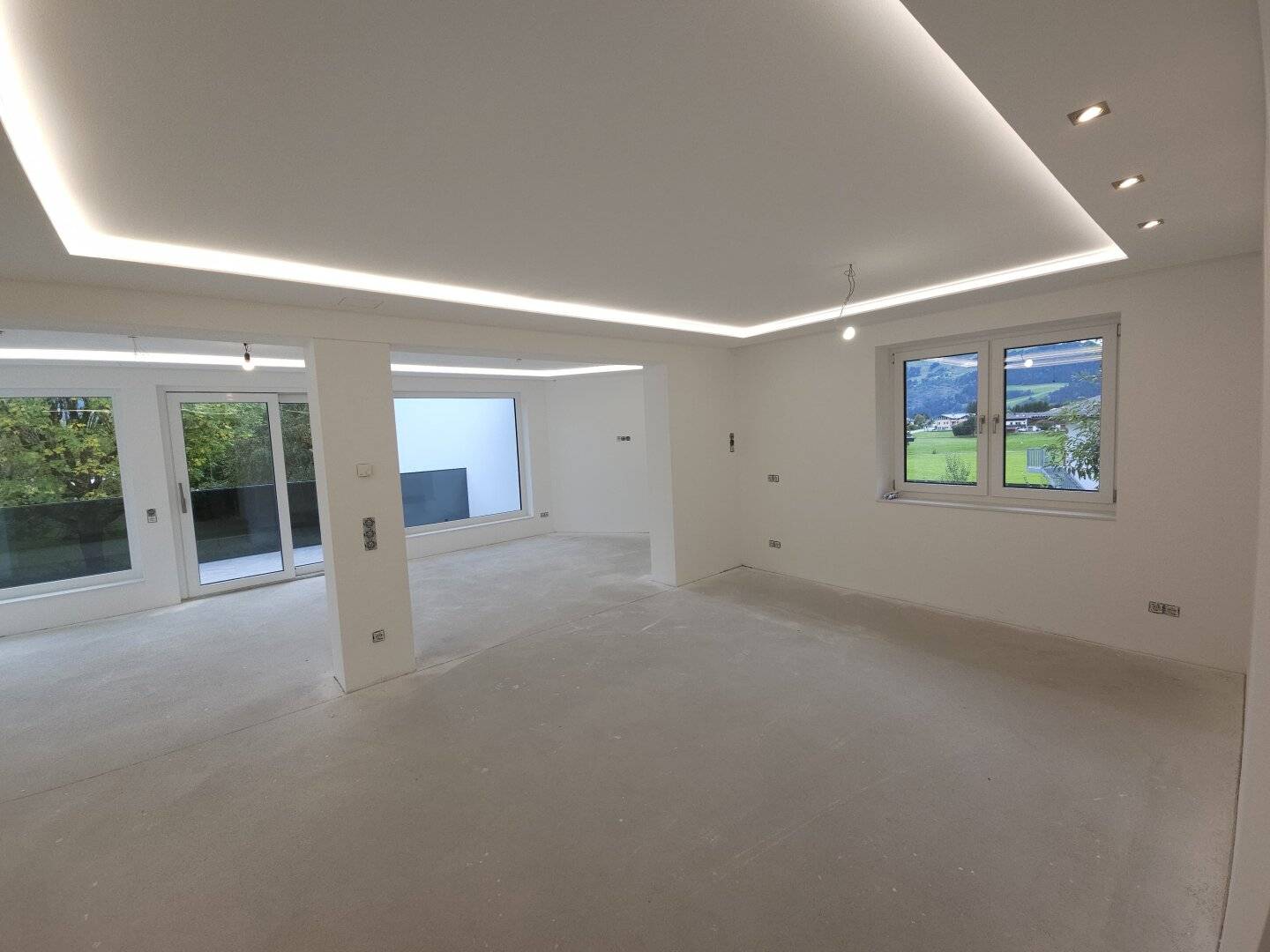 Moderne Dachgeschosswohnung im Dreiparteienhaus in zentrumsnaher Lage!