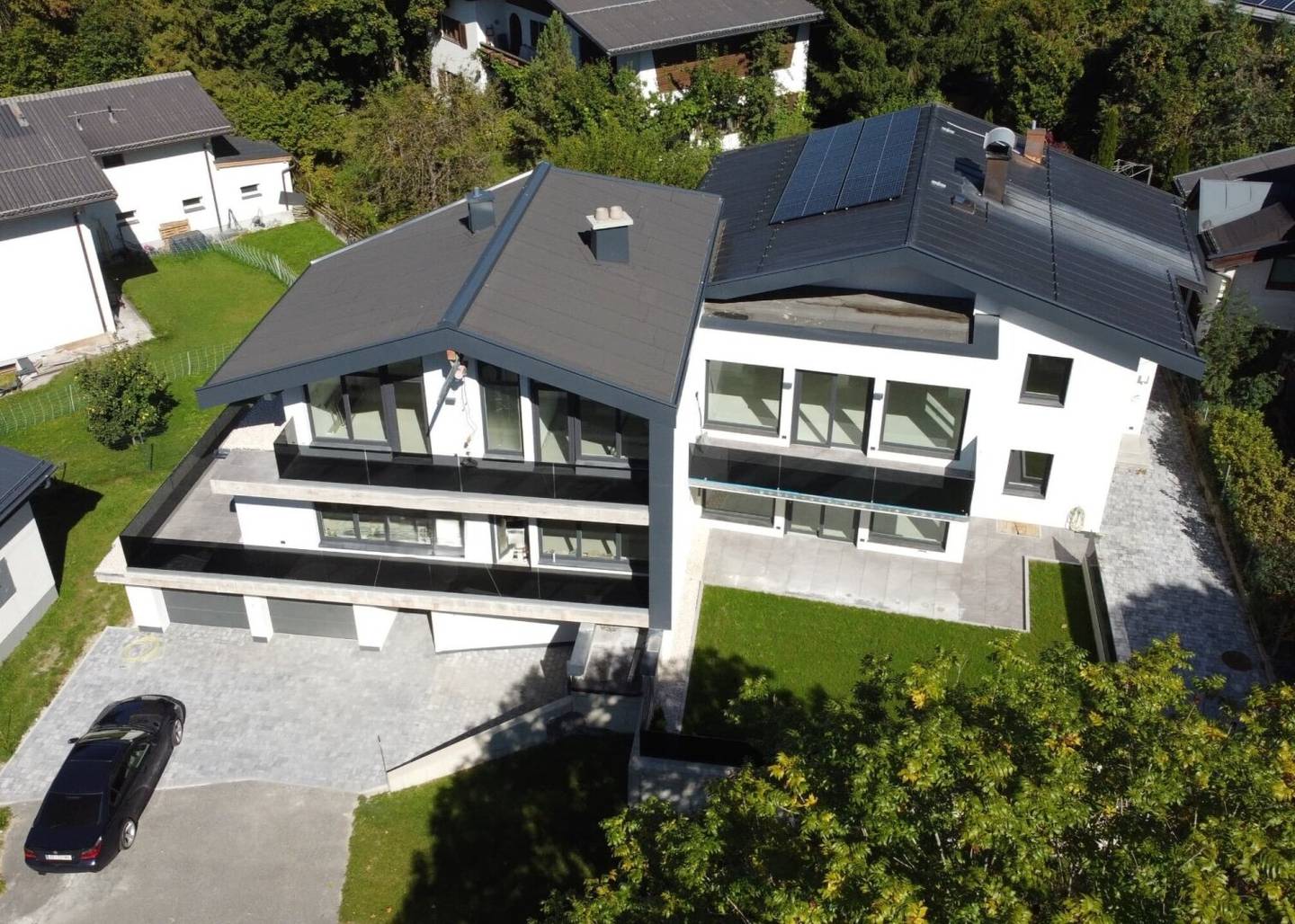 Moderne Dachgeschosswohnung im Dreiparteienhaus in zentrumsnaher Lage!