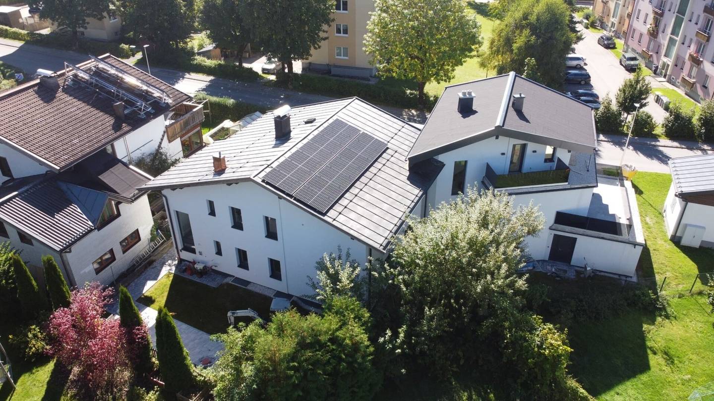 Moderne Dachgeschosswohnung im Dreiparteienhaus in zentrumsnaher Lage!