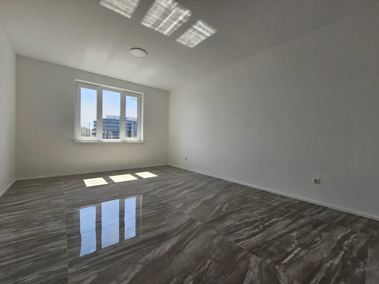 Moderne 2-Zi Wohnung 81,7m² mit Einbauküche & Fußbodenheizung im 4. Bezirk Wien!