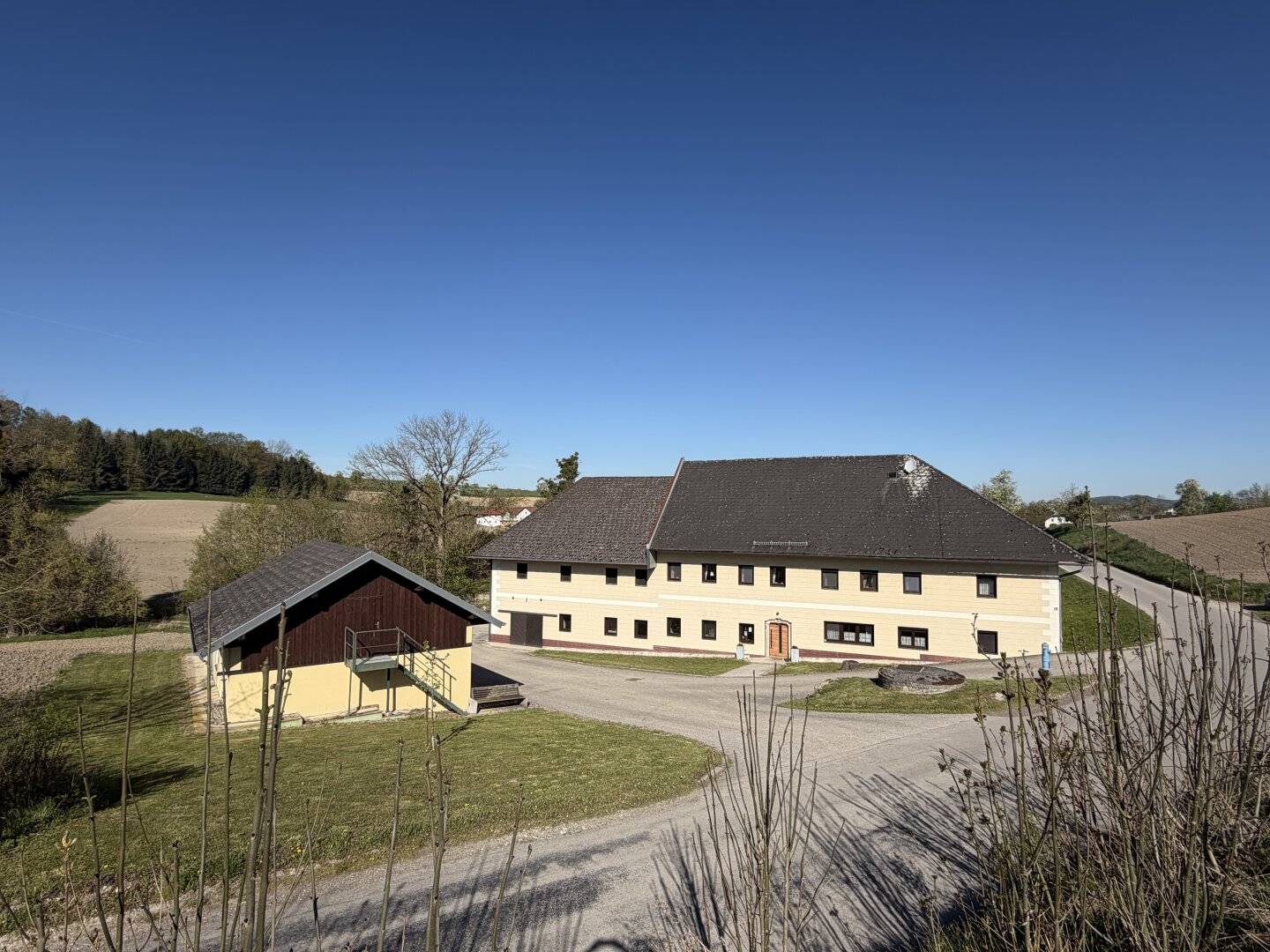 LANDWIRTSCHAFTLICHE LIEGENSCHAFT IN RUHIGER LAGE