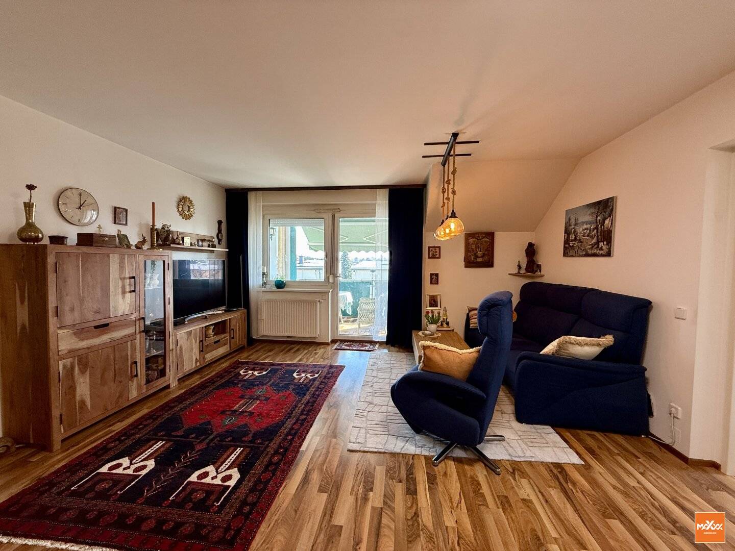 Charmante 3-Zimmer-Wohnung mit sonniger Loggia und Tiefgaragenstellplatz