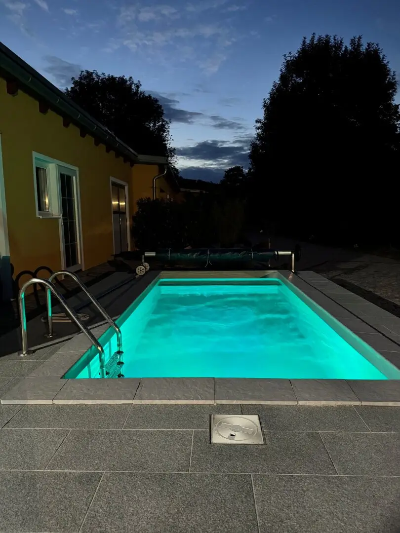 Wohnen Sie noch oder leben Sie schon? Überragende Liegenschaft im Bezirk Baden - Pool, Nebengebäude, landwirtschaftliche Flächen