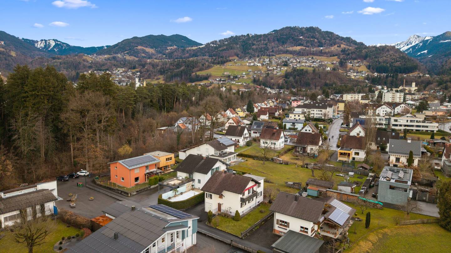 Bebautes Grundstück mit Einfamilienhaus in idyllischer Familienlage