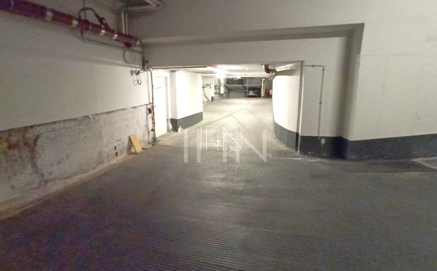 Anlageobjekt! - Vermieteter Garagenplatz in 1170 Wien zu kaufen!