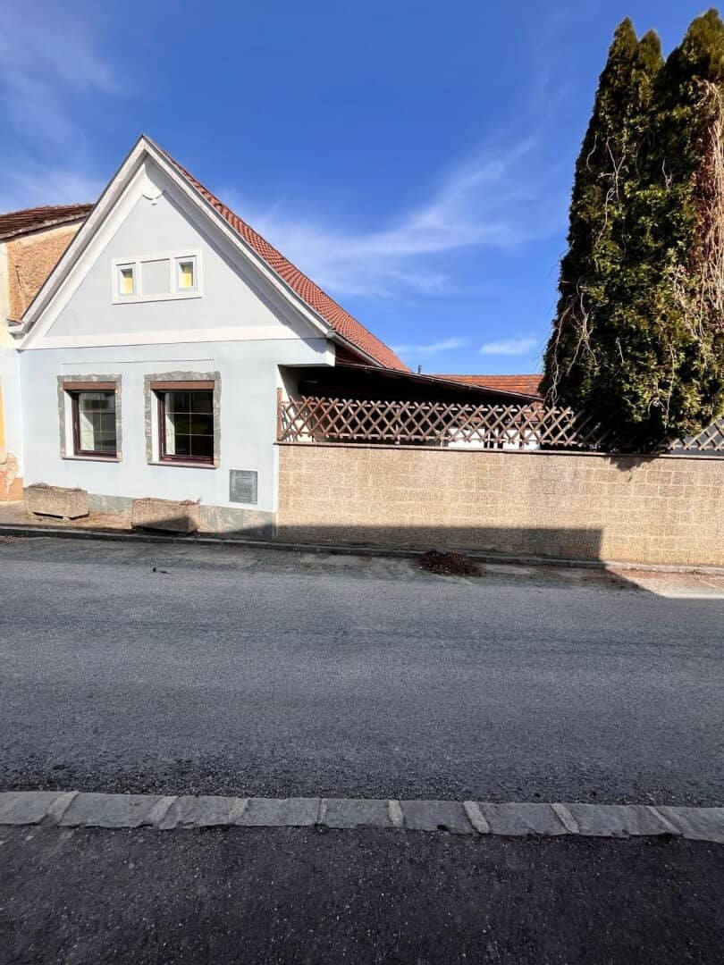 Charmantes Einfamilienhaus mit viel Potenzial in Großpetersdorf