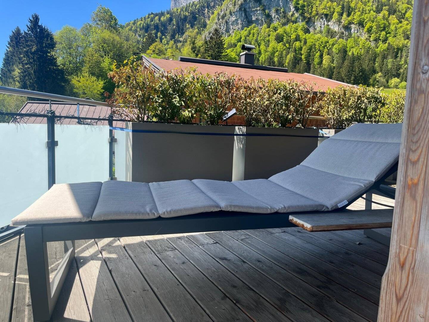 Exklusive Dachgeschosswohnung mit Sonnenterrasse und herrlichem Bergblick