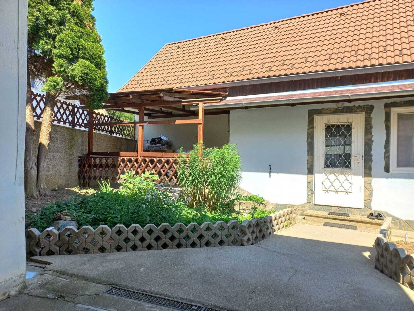 Charmantes Einfamilienhaus mit viel Potenzial in Großpetersdorf