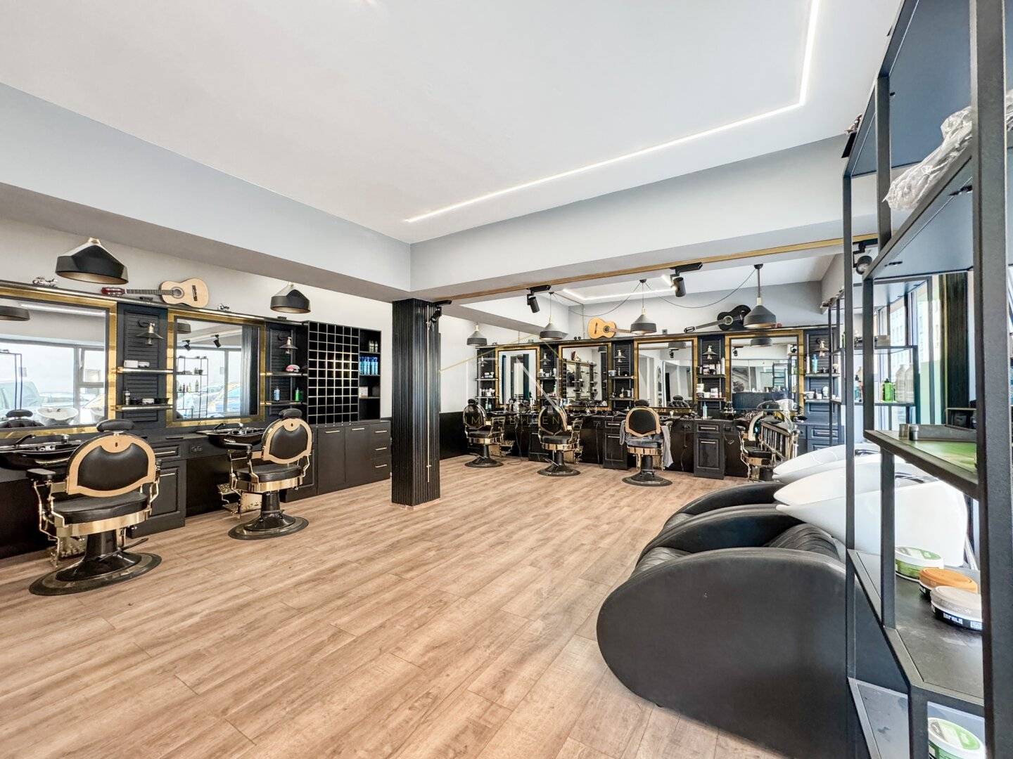 Friseursalon / Geschäftslokal mit Auslage in guter Lage!