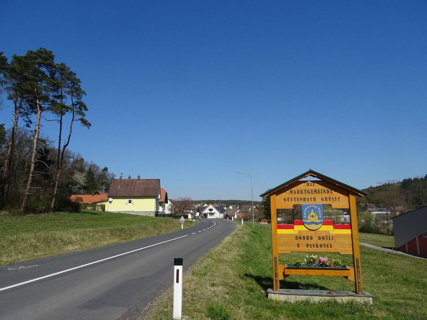 ERSTBEZUG: DOPPELHAUSHÄLFTEN/REIHENHÄUSER IN GÜTTENBACH PROVISIONSFREI