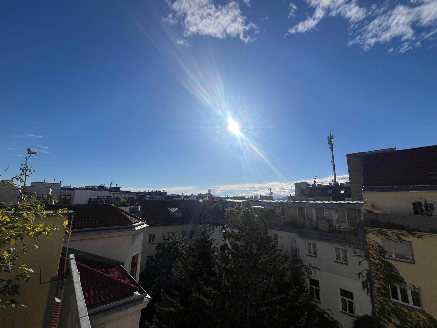 Anlegen oder selbst wohnen mitten in der Stadt! Dachgeschosswohnung mit 2 Terrassen im Trend-Bezirk Margareten in ruhiger Lage