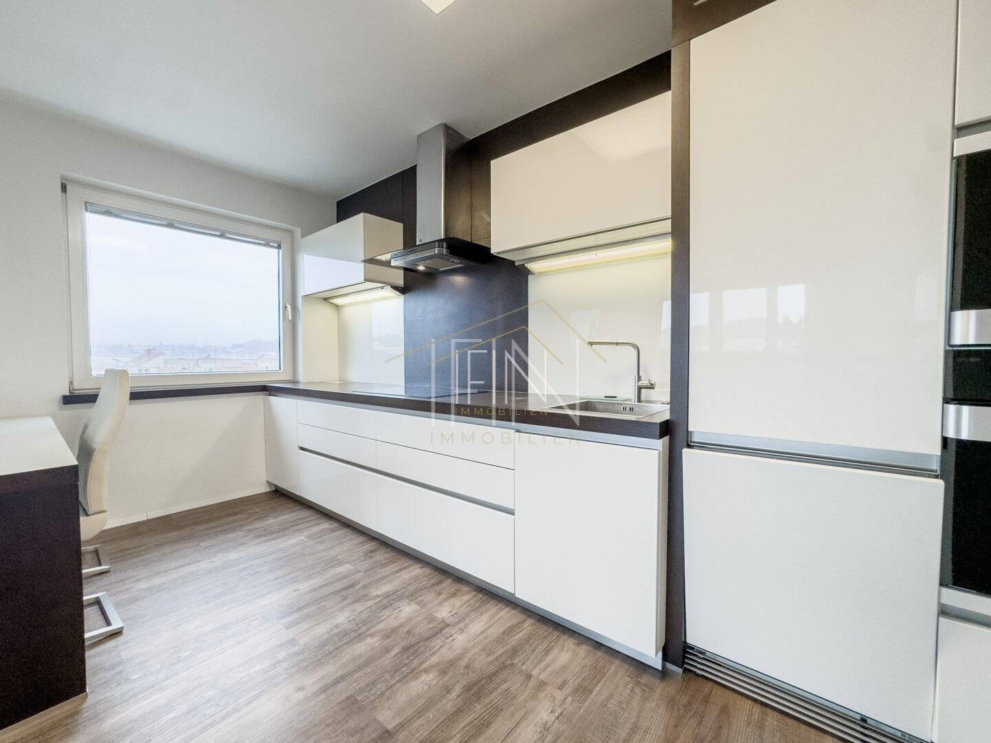 Fernblick & Einziehen ohne Aufwand | Helle 3-Zimmer-Wohnung mit Parkplatz
