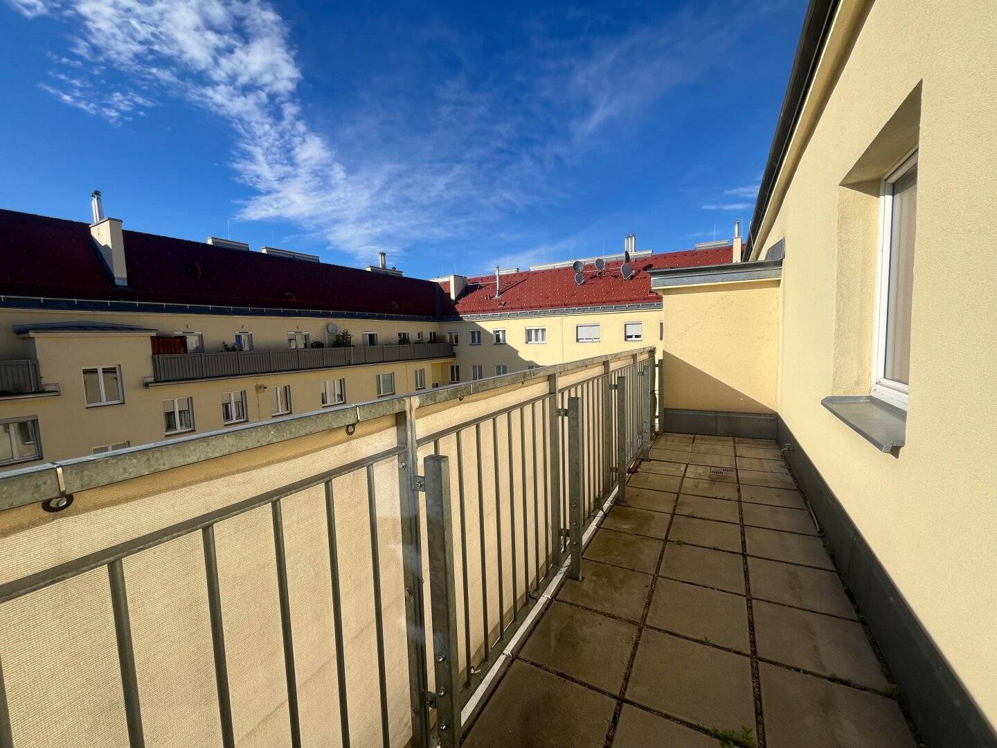 Anlegen oder selbst wohnen mitten in der Stadt! Dachgeschosswohnung mit 2 Terrassen im Trend-Bezirk Margareten in ruhiger Lage