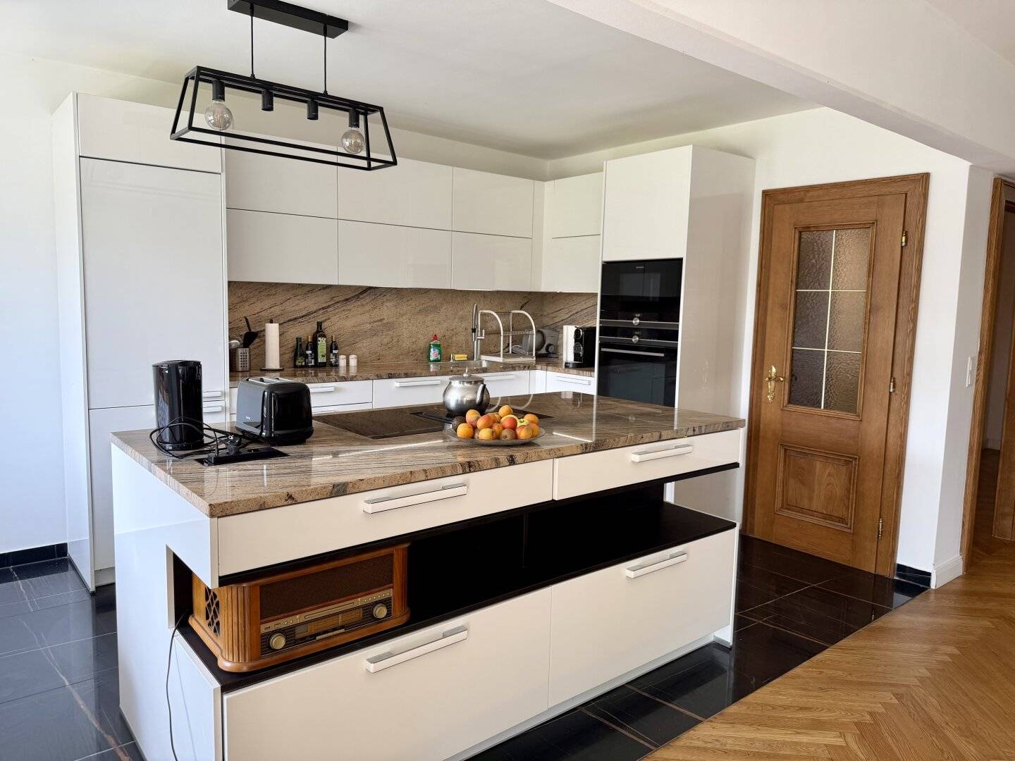 Traumhafte 4-Zimmer-Gartenwohnung mit Pool, Sauna und 530 m² Eigengarten