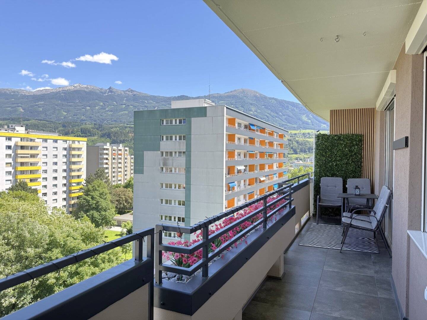 Hochwertig sanierte 3-Zimmer-Wohnung mit traumhaftem Ausblick