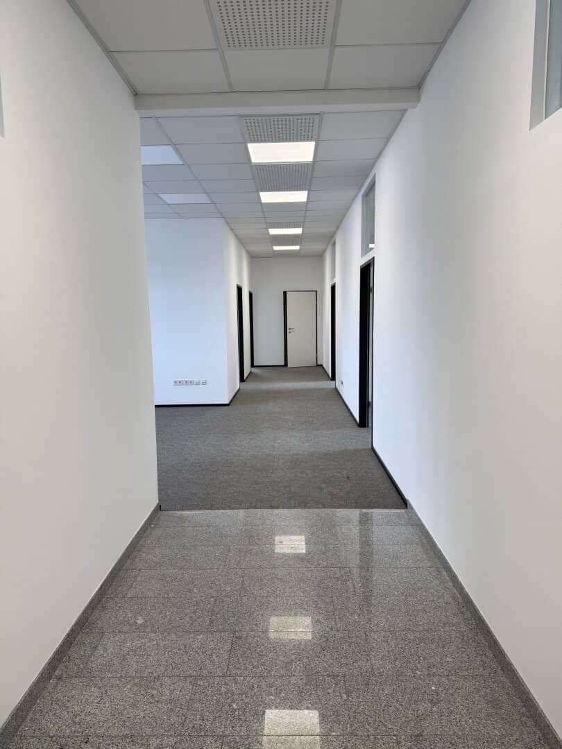 +++ ecobase +++Lichtdurchflutete Bürofläche komplett modernisiert zu vermieten!