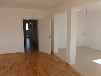 Traumhafte Terrassenwohnung in Wiener Neustadt - zentral wohnen, renoviert, mit moderner Einbauküche!