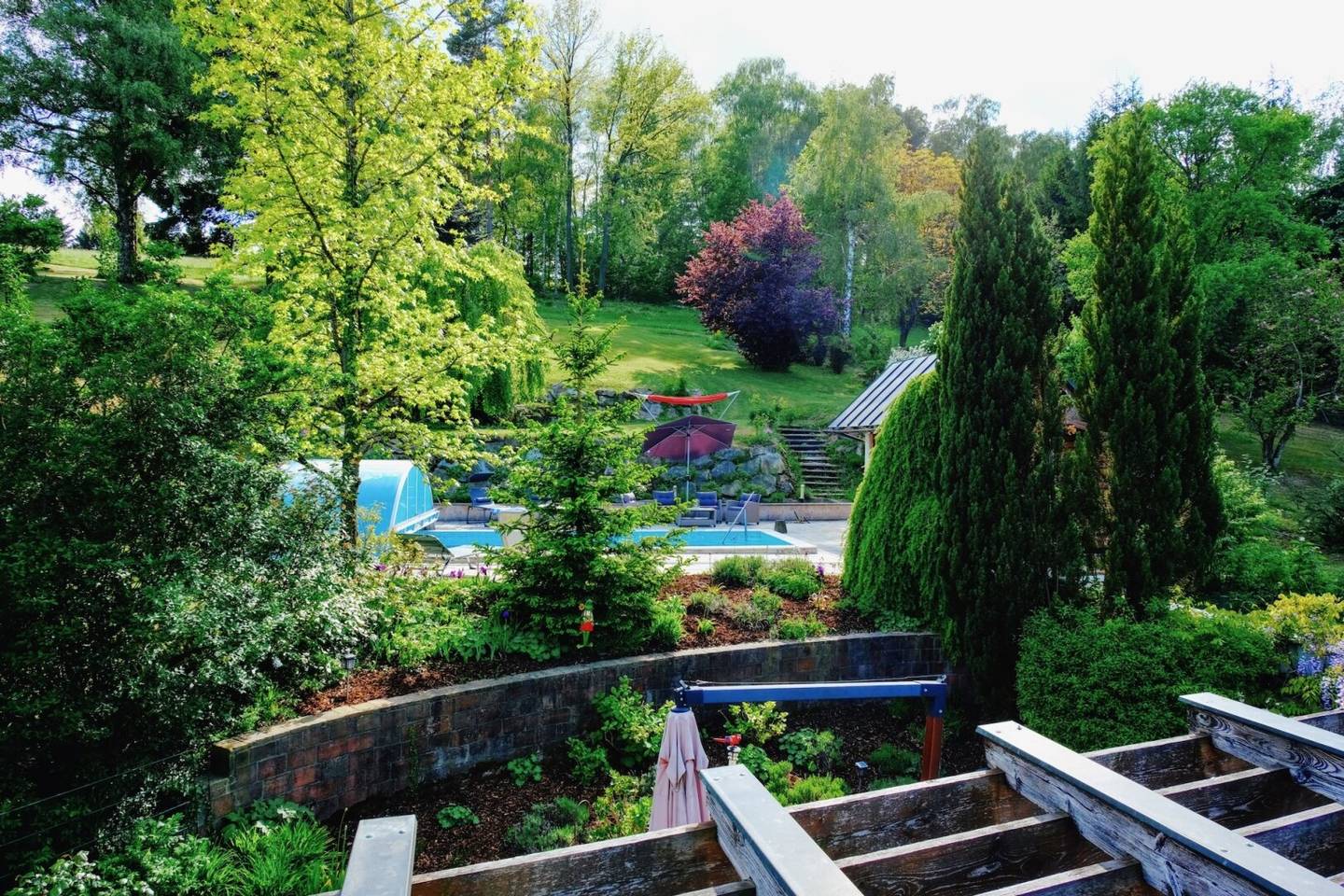 Hochwertige Architektenvilla mit Pool