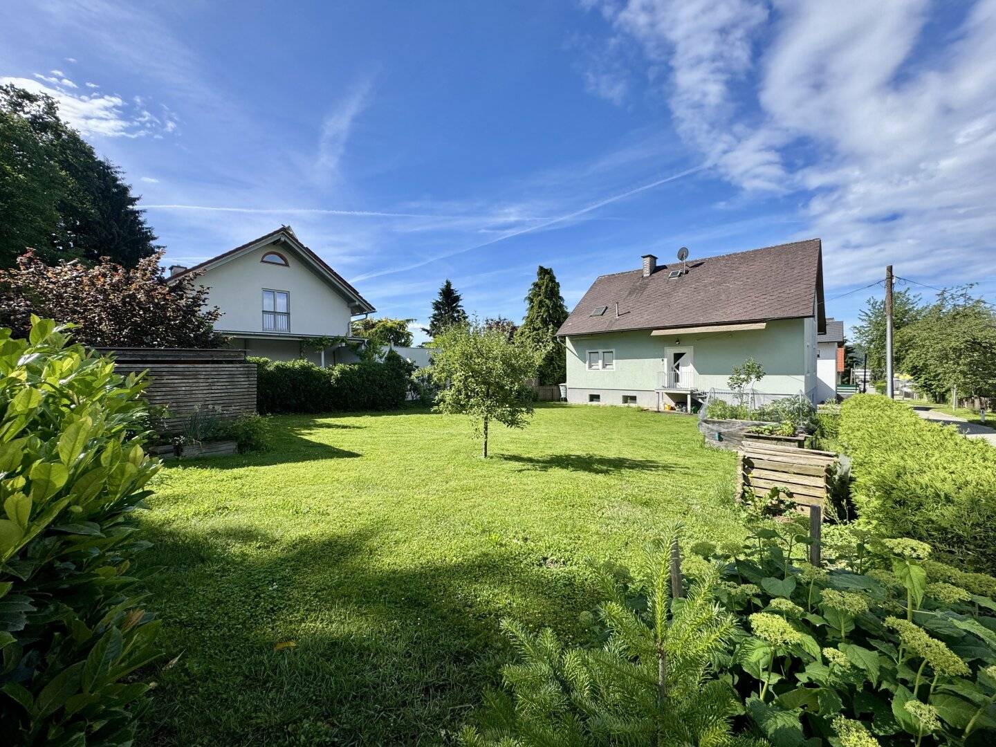 Viel Platz für Familie oder Generationenwohnen – Wohnhaus mit sonnigem Grundstück in ruhiger Lage ...!