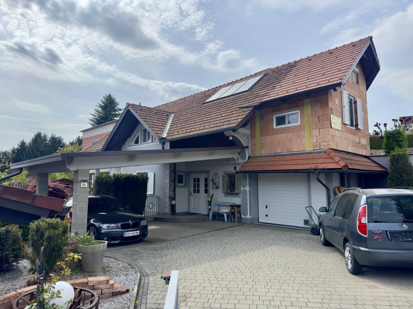 Geräumiges Wohnhaus mit Wohlfühlfaktor ...! Moderner Zubau und herrlicher Garten ...!