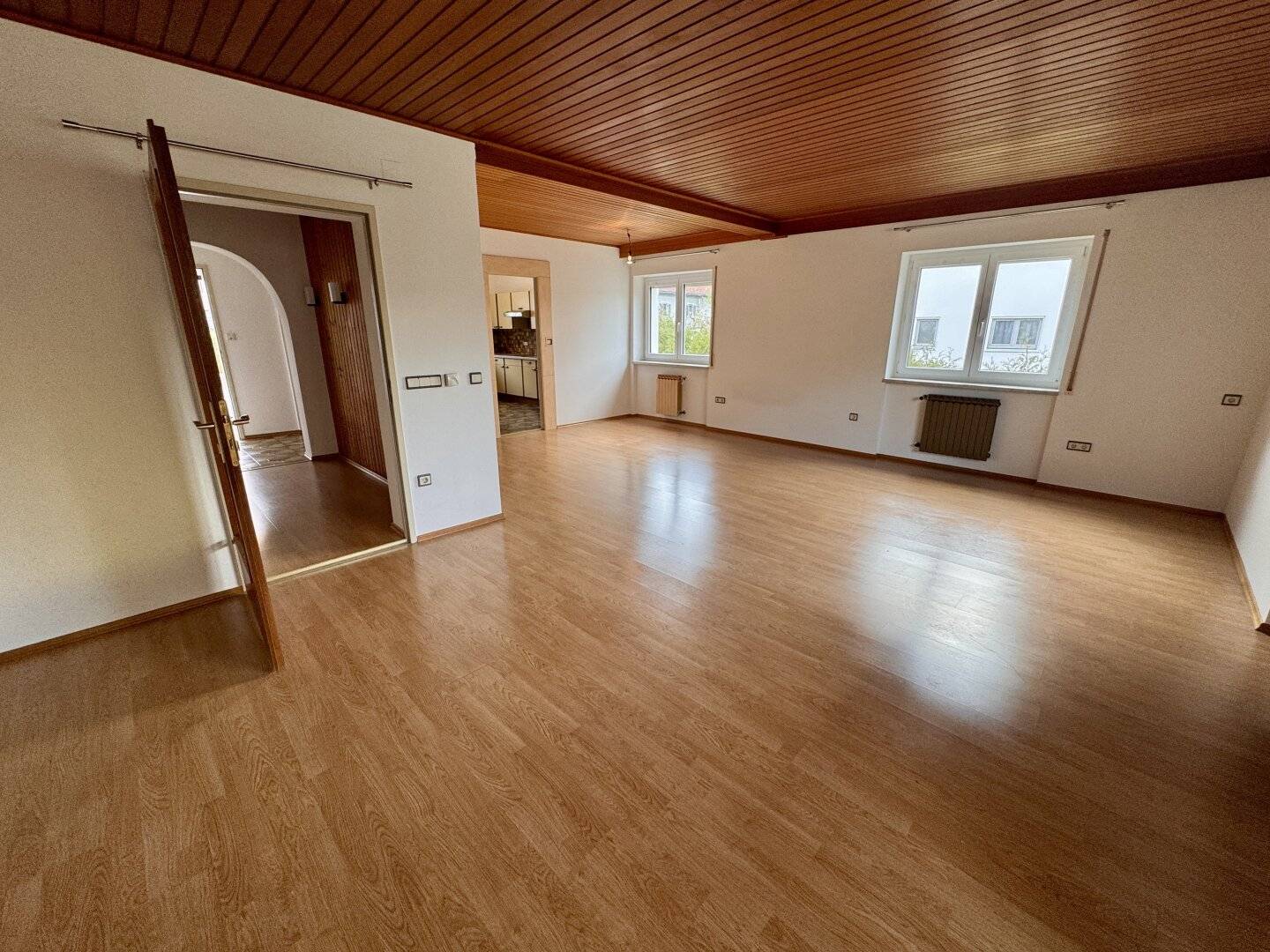 Großzügige Mietwohnung mit Balkon und zusätzlichen Räumen für Ihre Hobbys ...!