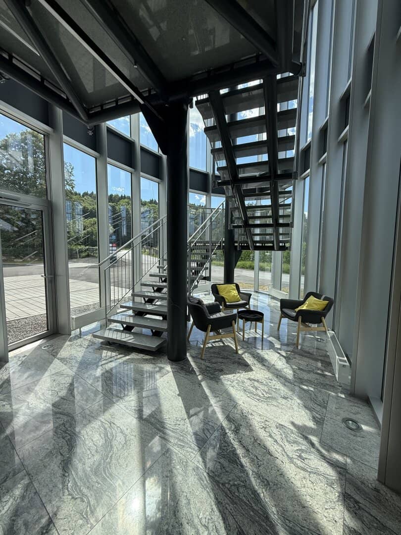 +++ ecobase +++ Lichtdurchflutete EG Bürofläche mit ca. 115 m² zu vermieten!