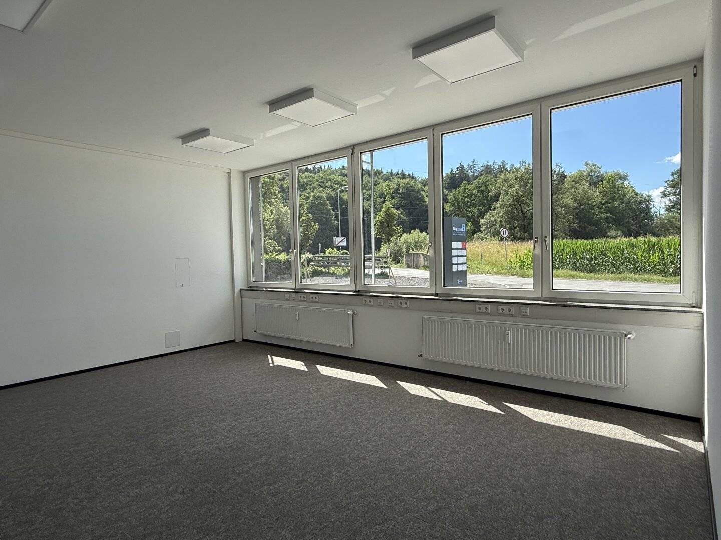 +++ ecobase +++ Lichtdurchflutete EG Bürofläche mit ca. 115 m² zu vermieten!