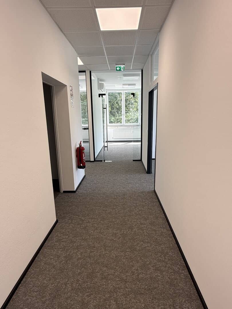 +++ ecobase +++ Lichtdurchflutete EG Bürofläche mit ca. 163 m² zu vermieten!