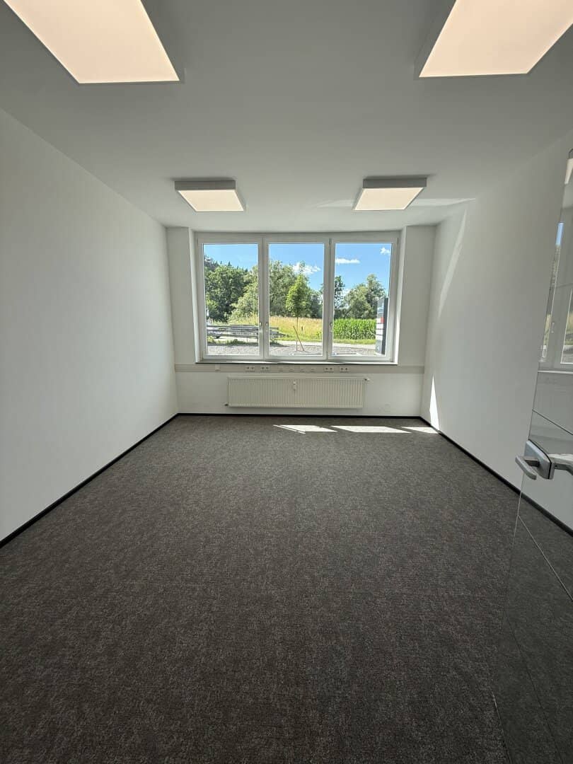 +++ ecobase +++ Lichtdurchflutete EG Bürofläche mit ca. 163 m² zu vermieten!